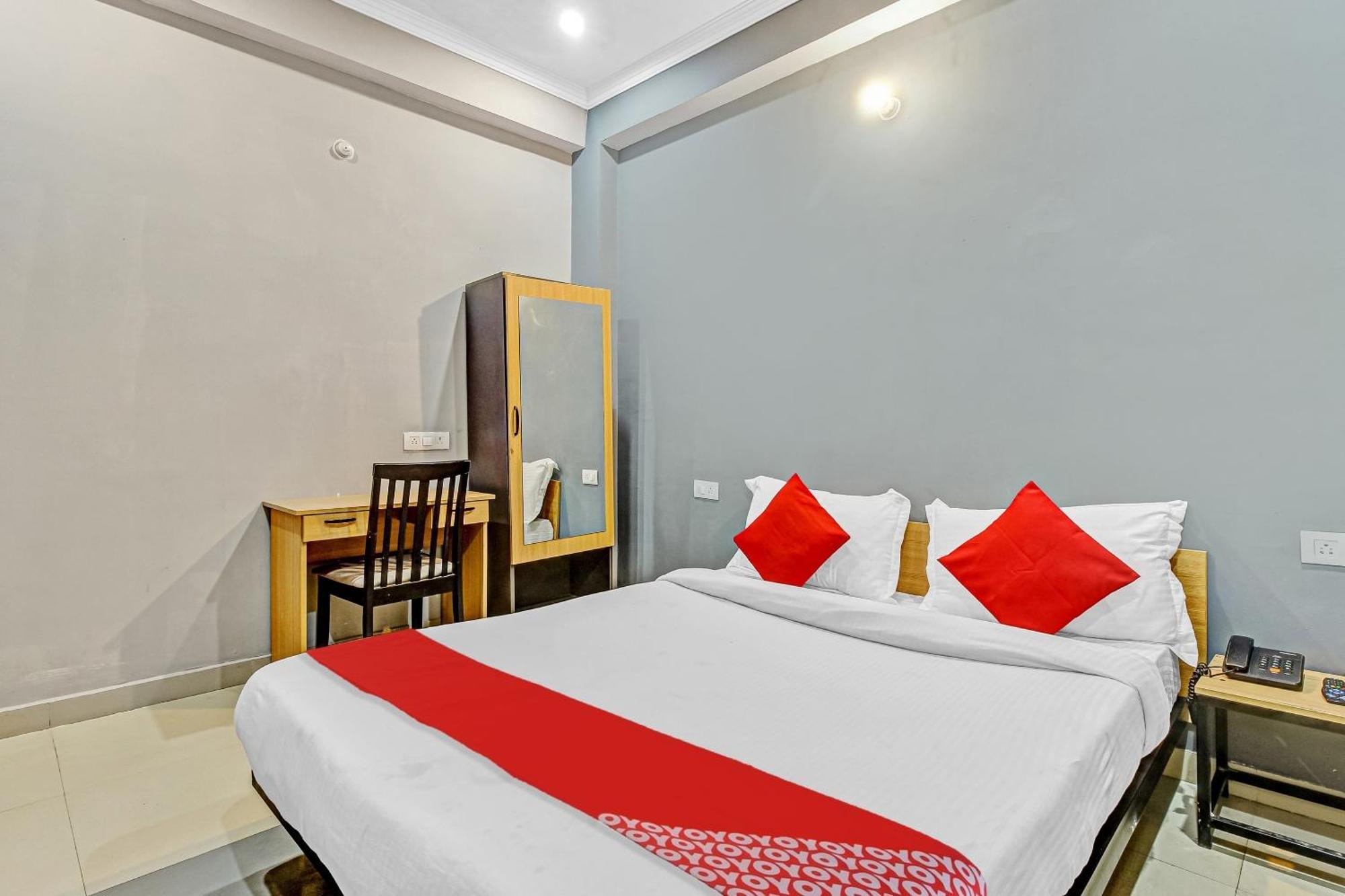Super Collection O Orphic Inn Near Munshi Pulia Metro Station Chinhat Exterior photo