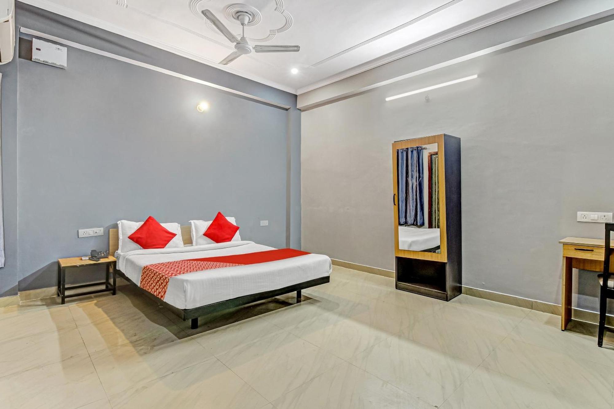 Super Collection O Orphic Inn Near Munshi Pulia Metro Station Chinhat Exterior photo