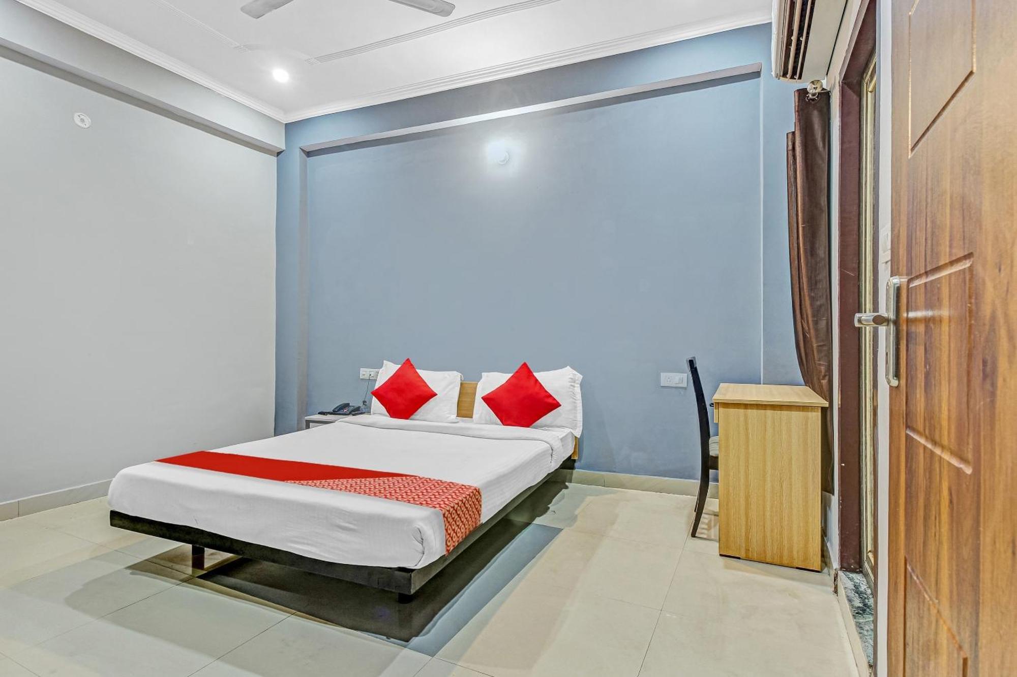 Super Collection O Orphic Inn Near Munshi Pulia Metro Station Chinhat Exterior photo