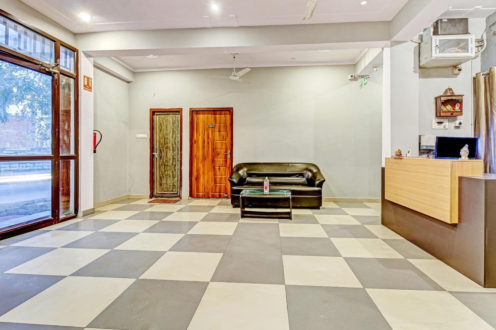 Super Collection O Orphic Inn Near Munshi Pulia Metro Station Chinhat Exterior photo