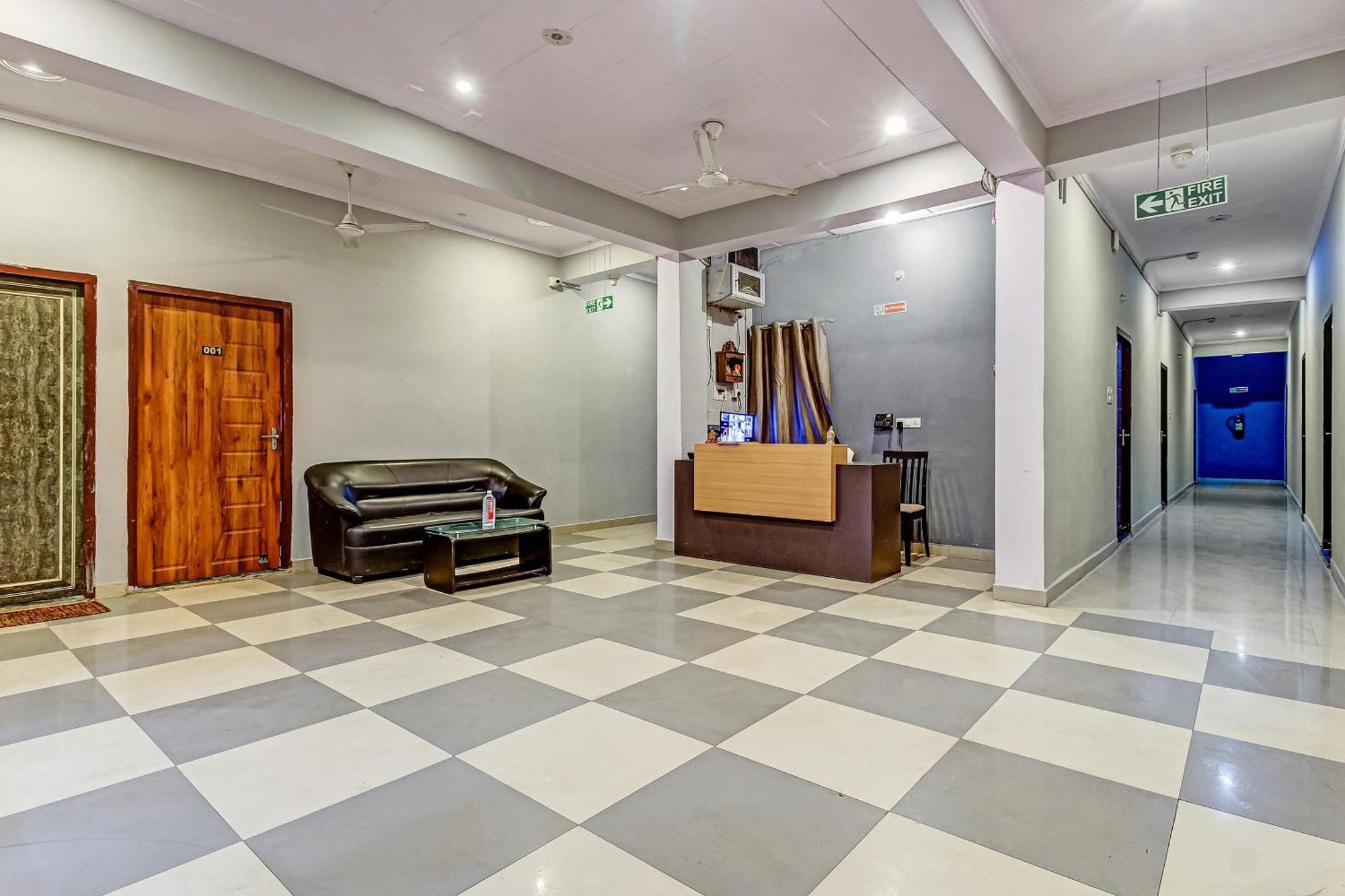 Super Collection O Orphic Inn Near Munshi Pulia Metro Station Chinhat Exterior photo