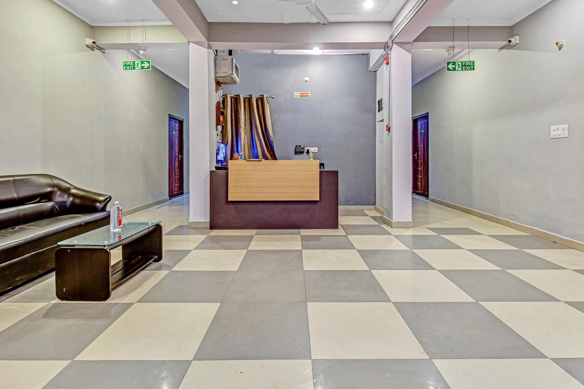 Super Collection O Orphic Inn Near Munshi Pulia Metro Station Chinhat Exterior photo